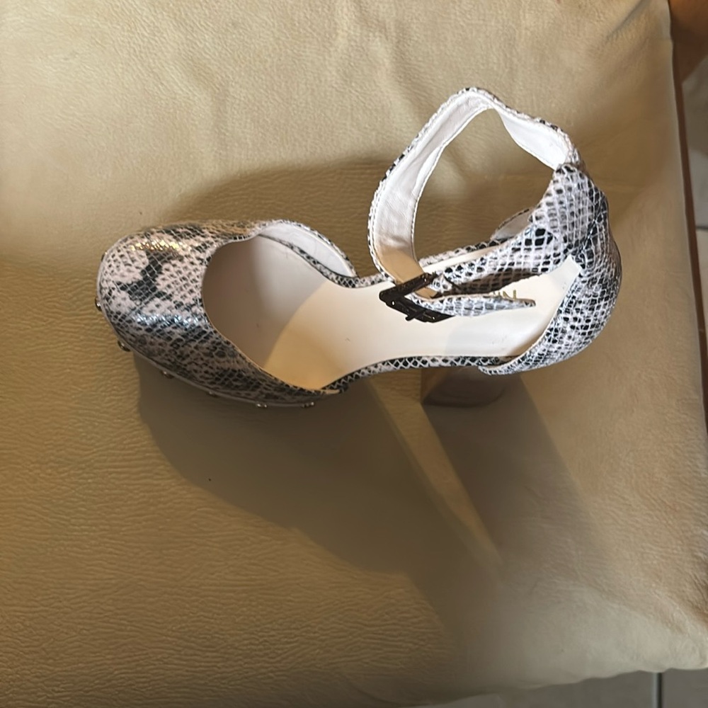Nine West chunky platform with snakeskin print. Never worn.